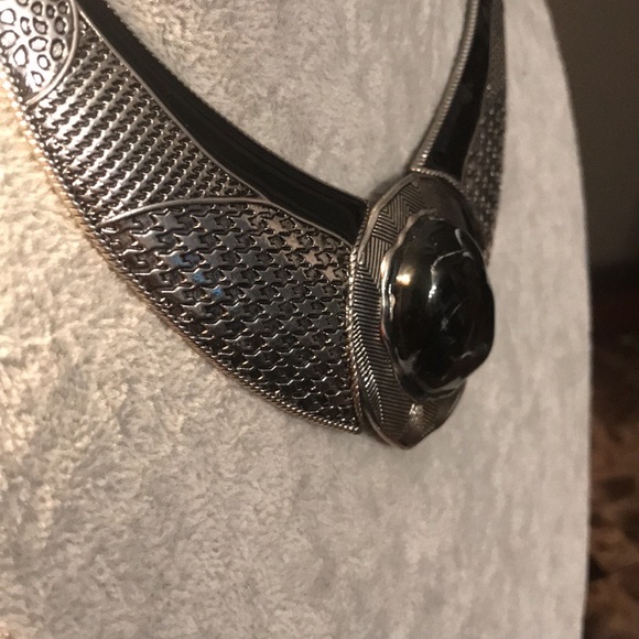 🆕 Gorgeous necklace and earrings set. - Picture 9 of 11